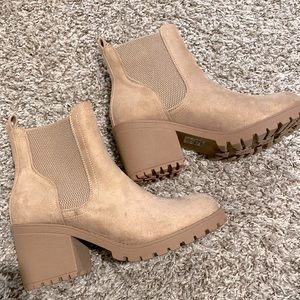 Platform Booties Suede PinkLily Beige 8.5